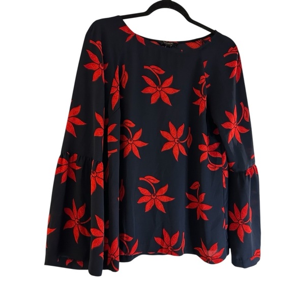 Banana Republic floral bell sleeve blouse in navy and red Medium - Picture 4 of 11
